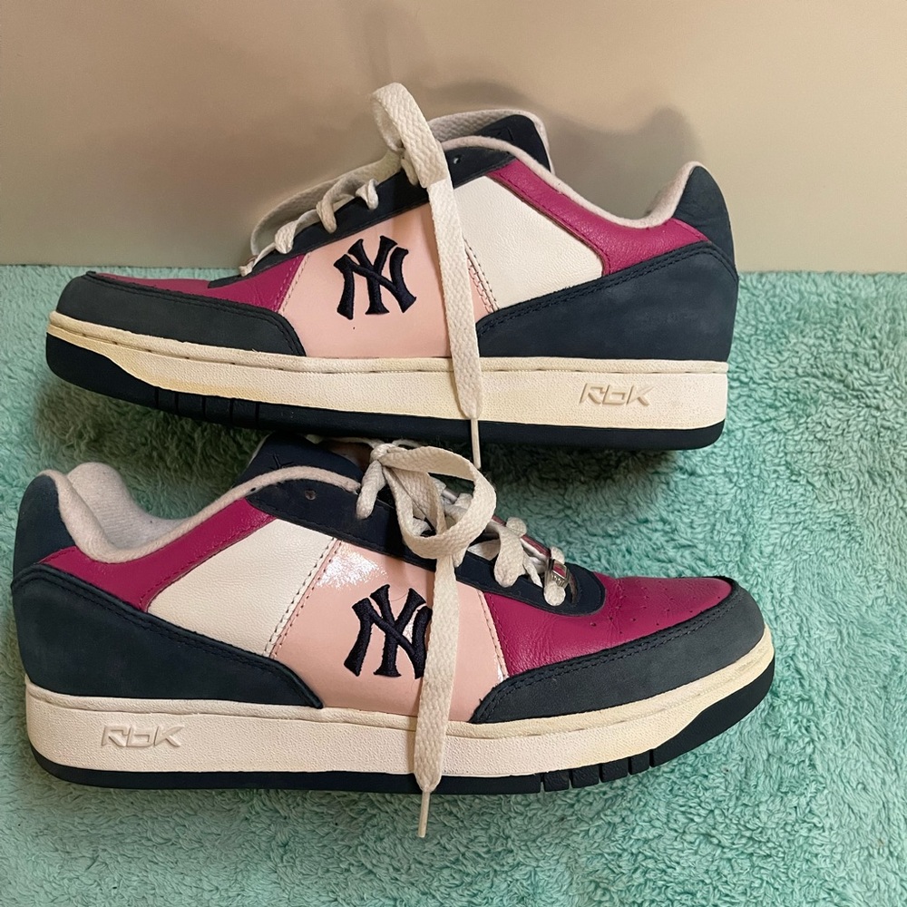 New York Yankees Sneakers made by Reebok. Authentic MLB Collection. M 9/W 10.5